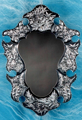 Click here to see inverted image. Realistic mirror appearance.