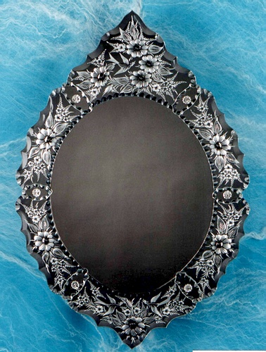 Click here to see inverted image. Realistic mirror appearance.