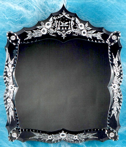 Click here to see inverted image. Realistic mirror appearance.