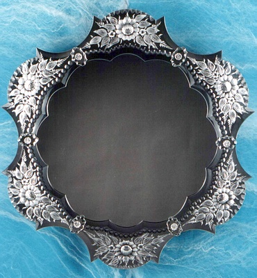 Click here to see inverted image. Realistic mirror appearance.