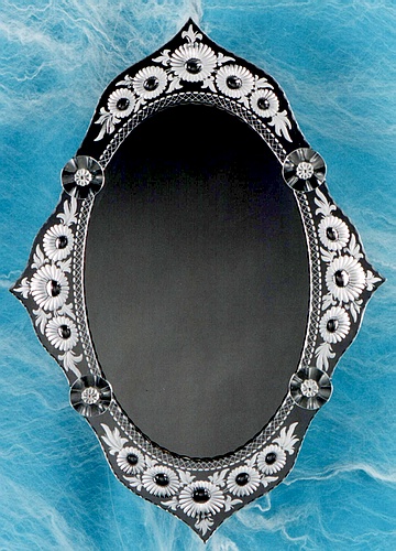 Click here to see inverted image. Realistic mirror appearance.